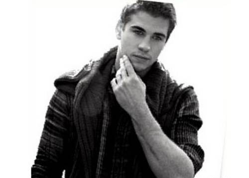 eye-candy-liam-hemsworth-9-e1271452779333