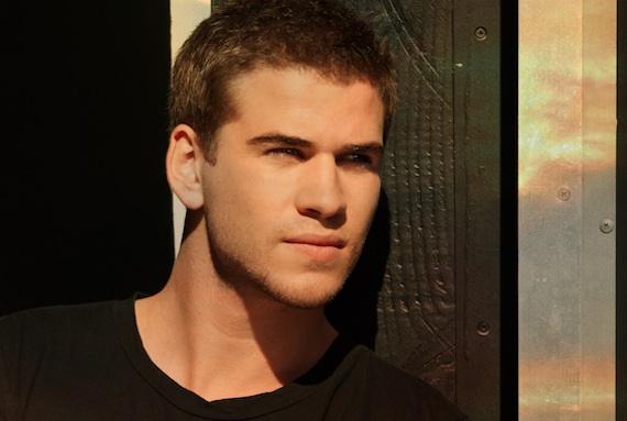 liam-hemsworth-northern-lights-15-4-10-kc