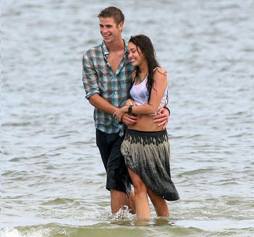 miley-cyrus-liam-hemsworth1_4