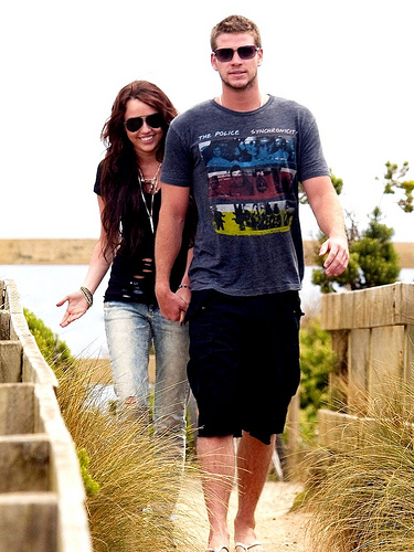 Miley-Cyrus-Liam-Hemsworth-Phillip-Island